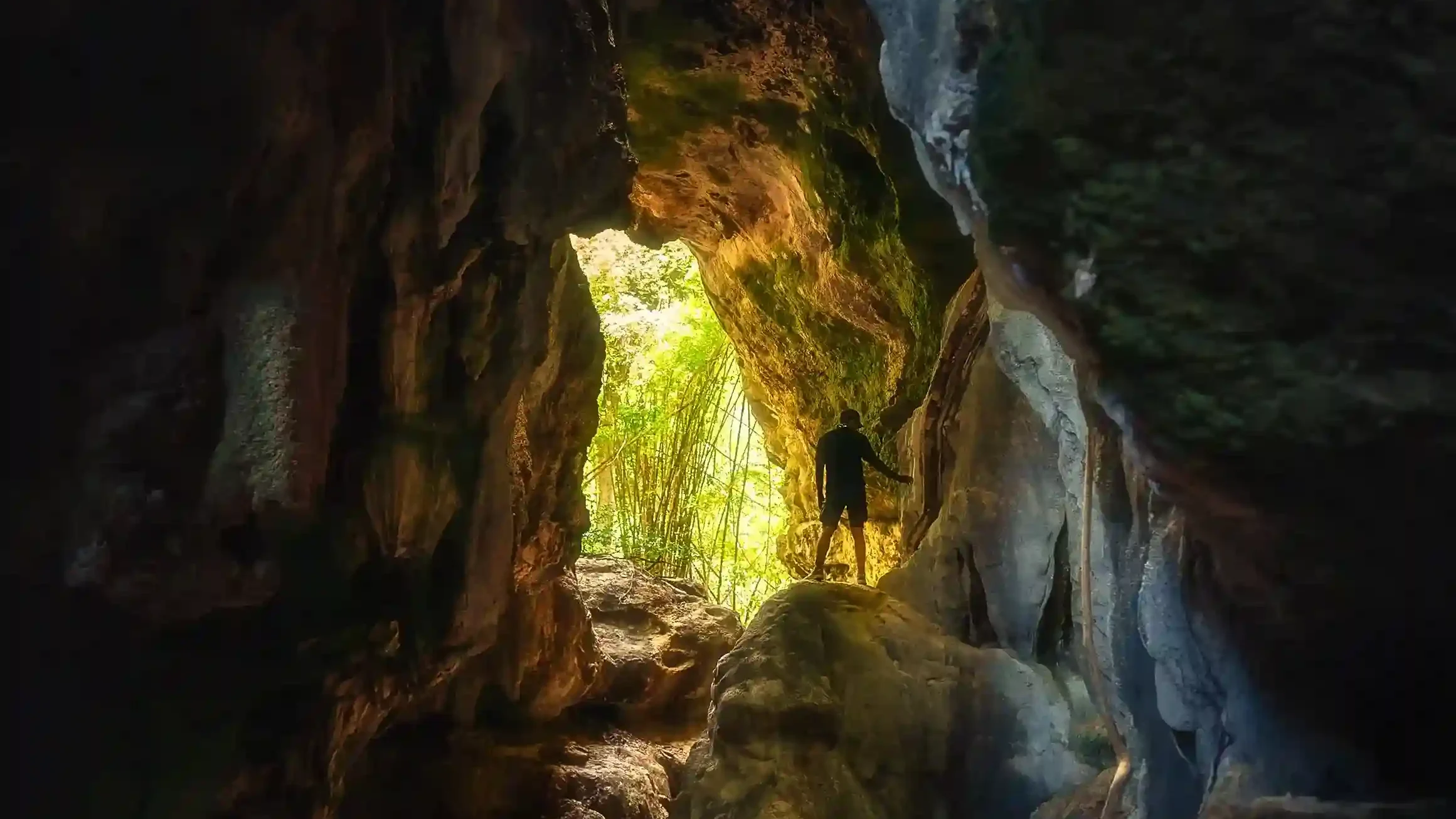 Batu Cermin Cave in Flores | Inves Flores